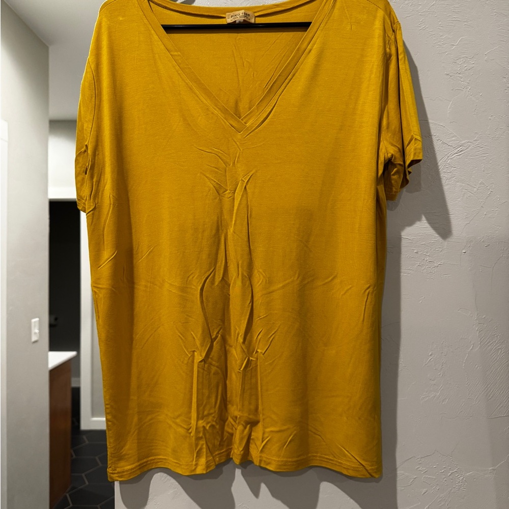 Piko 1988 Mustard V-Neck Short Sleeve Top